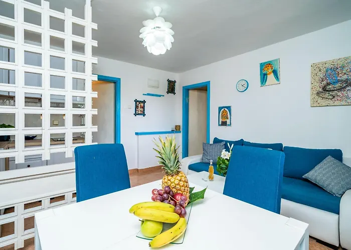 Apartments & Rooms Mara & Petrunjela