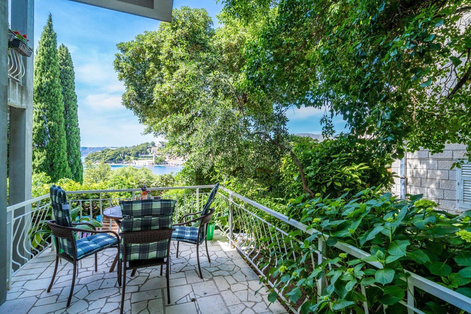 & Mara & Petrunjela Cavtat