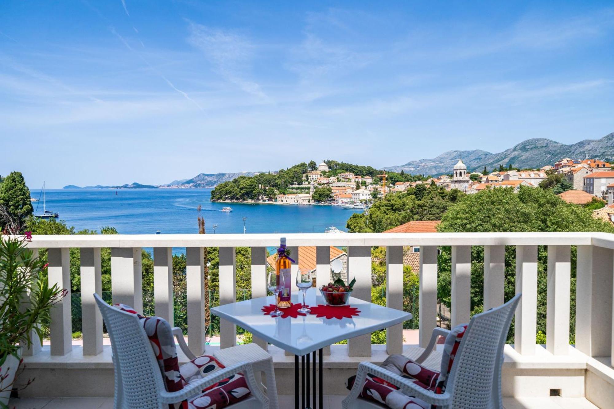 & Mara & Petrunjela Cavtat